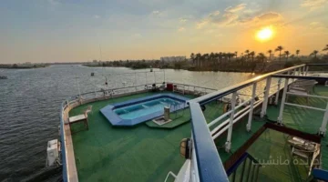 انهيار جزئي لكوبري أسوان... بعد اصطدام باخرة سياحية لا توجد إصابات 1